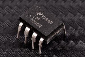 LM709CN - DIP8