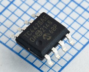 TC4428AEOA- SMD